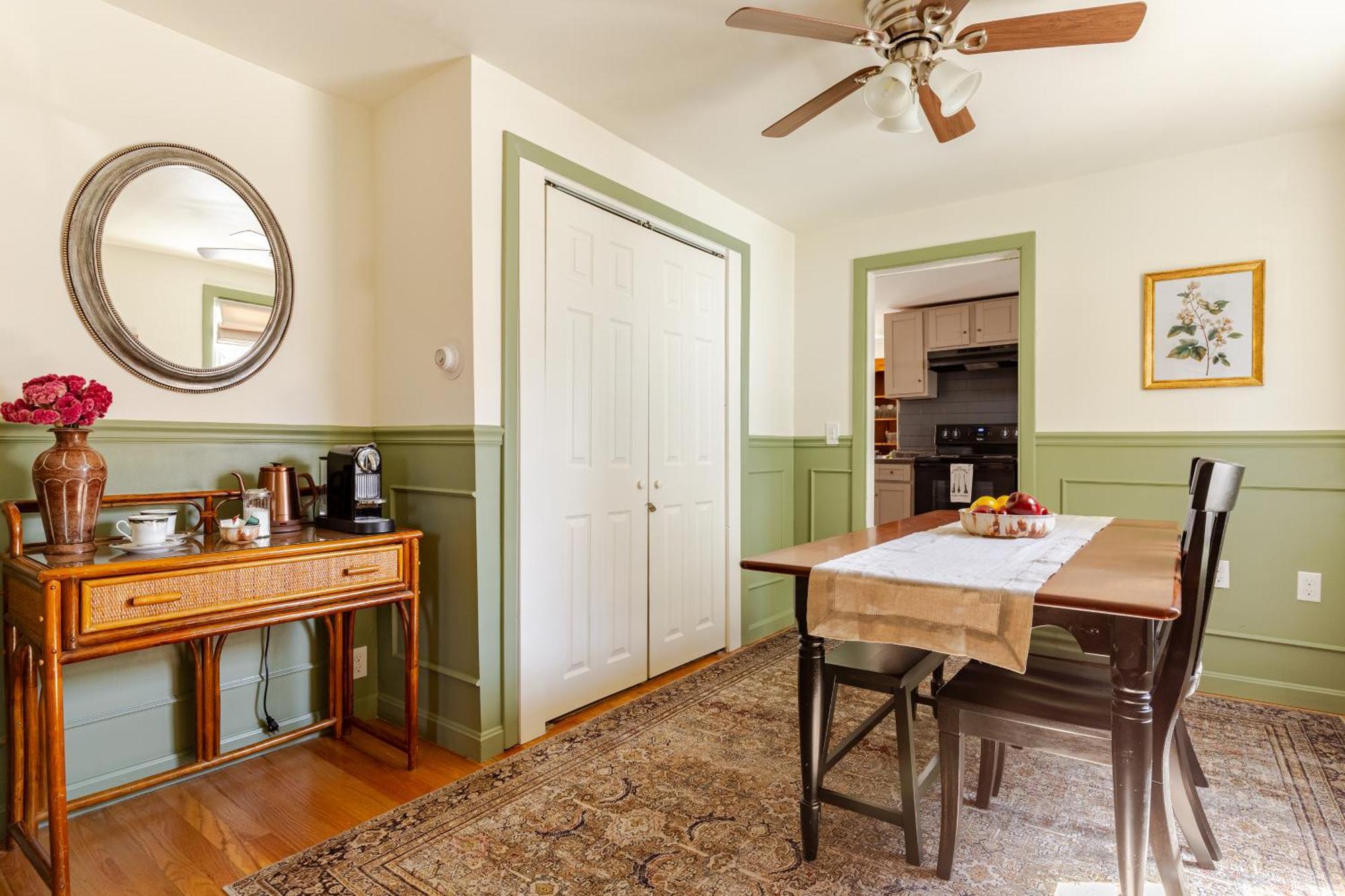 Moody Salem Home Away From Home Bagian luar foto